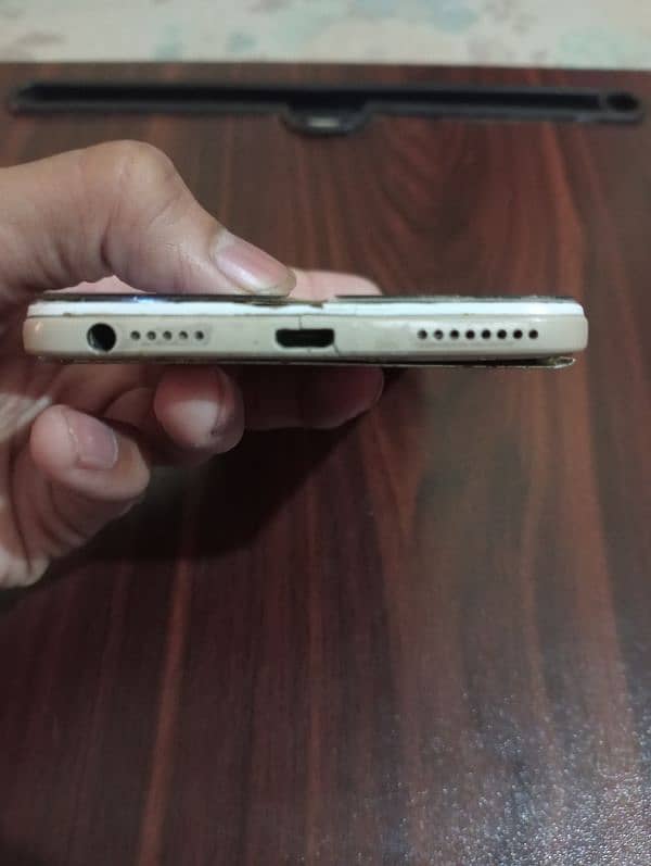 OPPO F1S 3