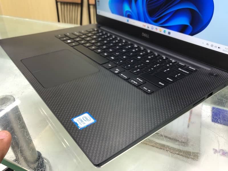 DELL PRECISION 5540 1