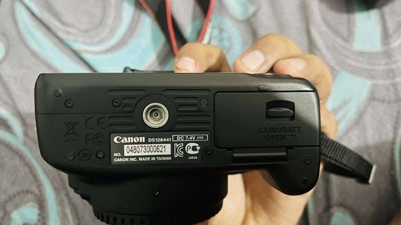 CANON DSLR CAMERA 3