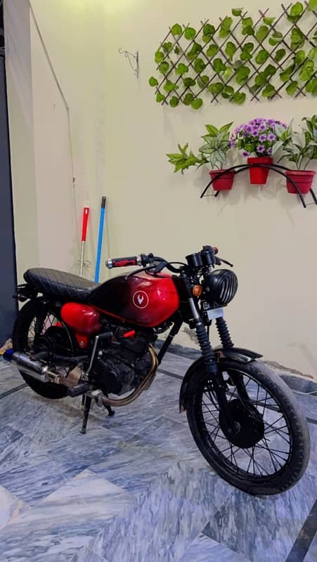 Modified Honda 125 Cafe Racer 0