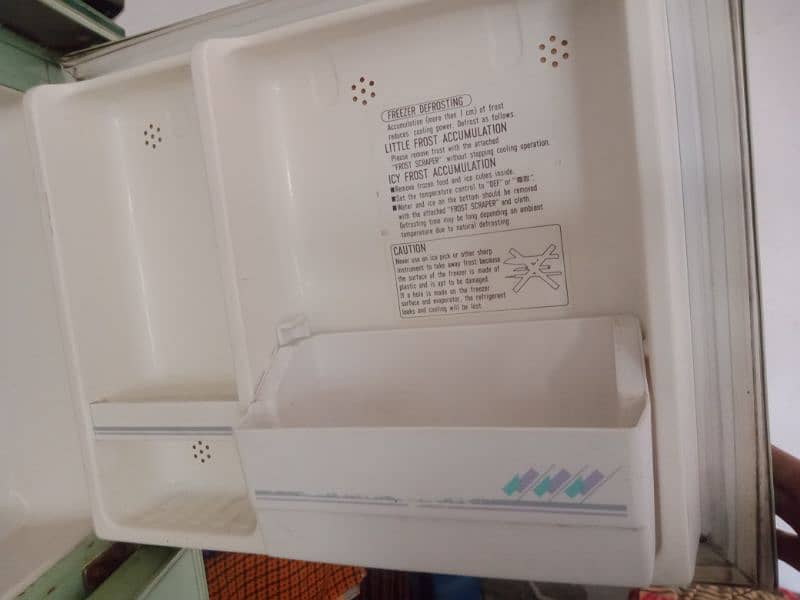 Hitachi japani fridge old but gold modal medium size 5