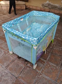 Zubaidas baby bed urgent sale