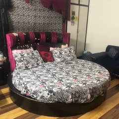 ROUND BED WITH 02 SIDE TABLES & DRESSING