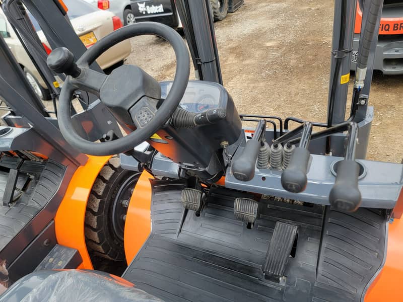 3 Ton Brand New Forklifts Lifters for Sale in Karachi, All Pakistan De 14