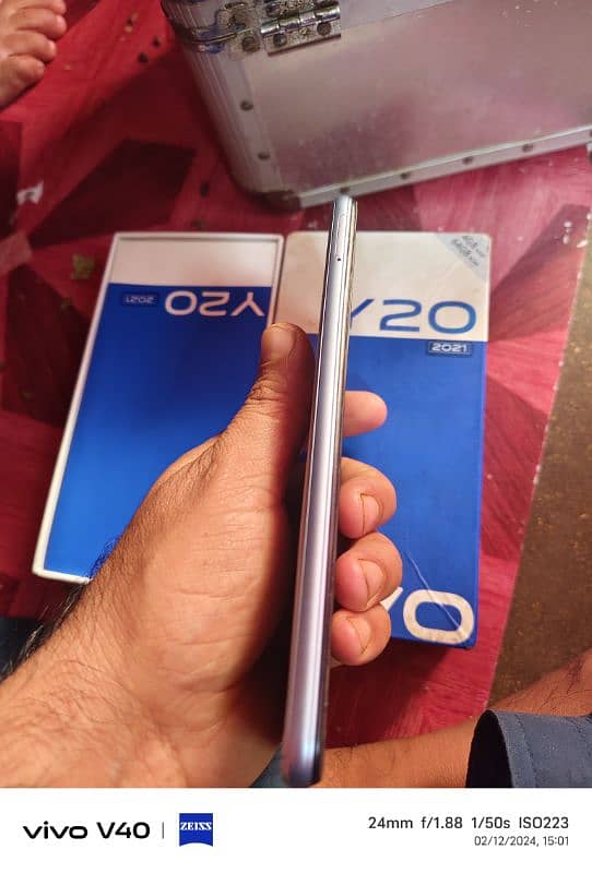 vivo y20 with box 1