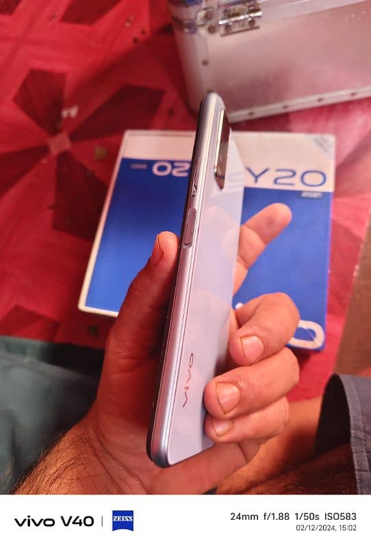 vivo y20 with box 2