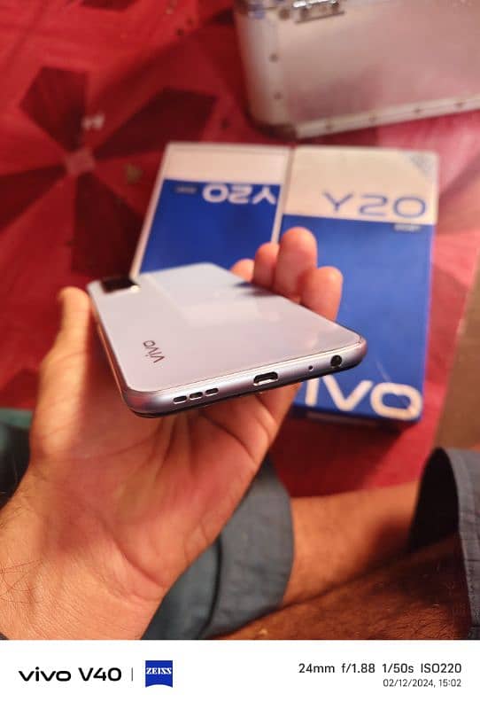 vivo y20 with box 5