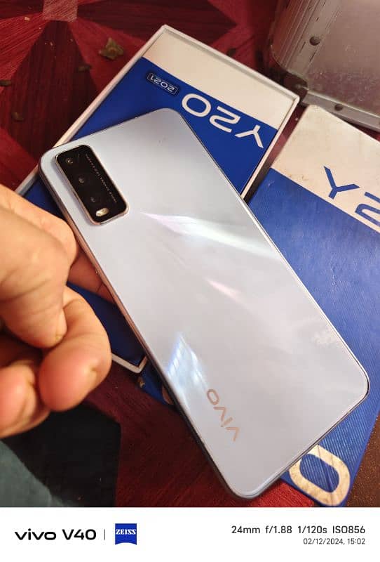 vivo y20 with box 7