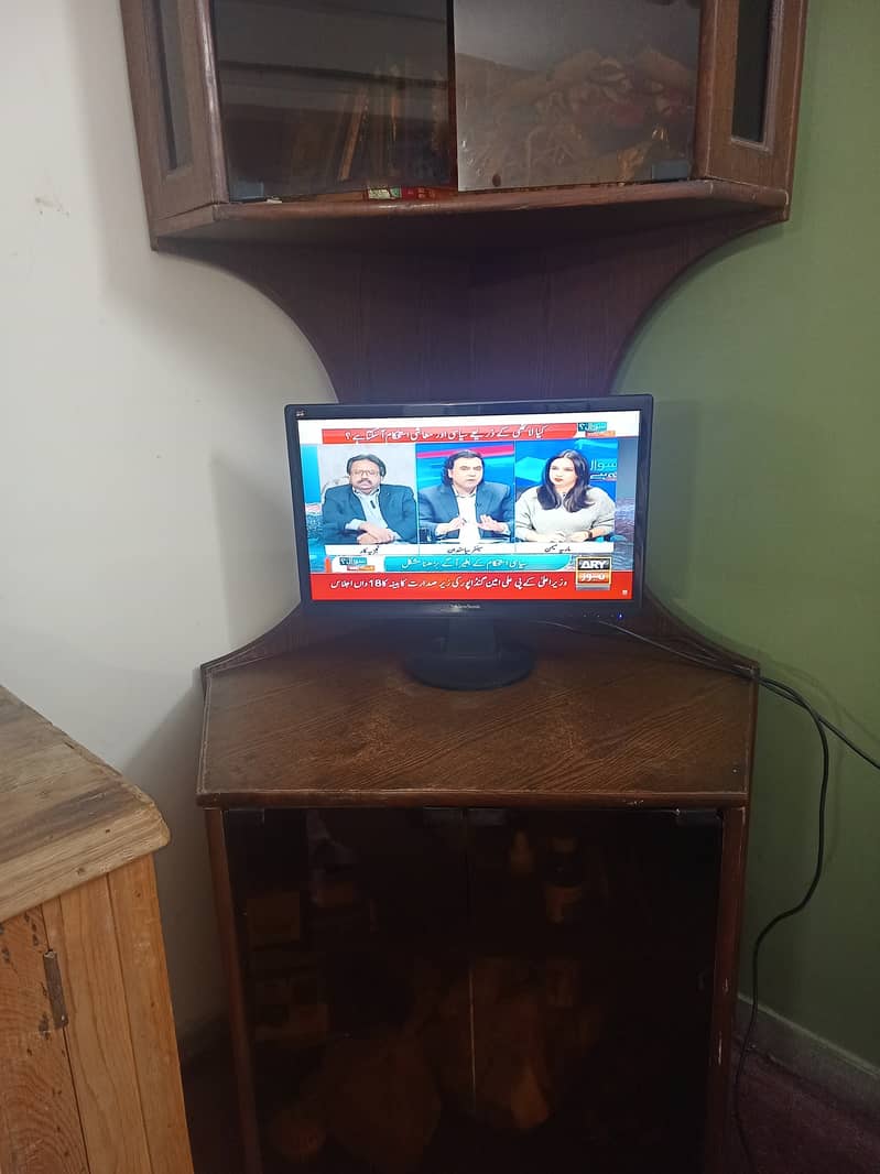 TV table for sale in mint condition 0