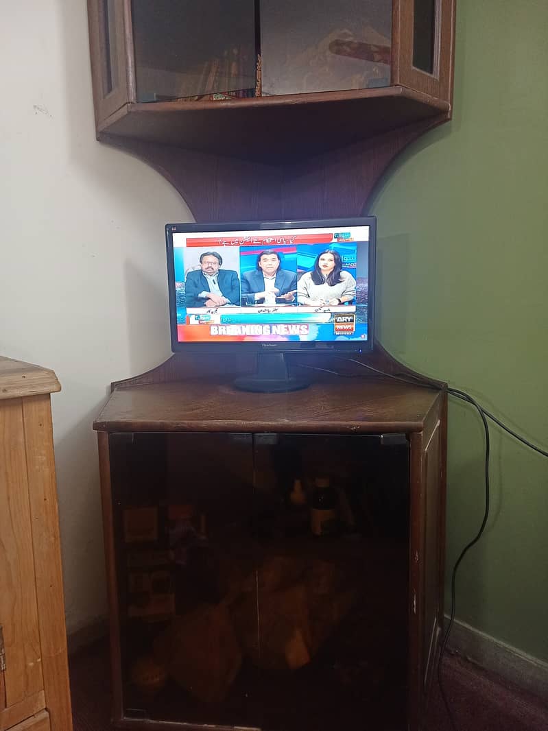 TV table for sale in mint condition 1