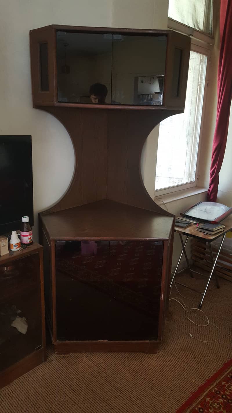 TV table for sale in mint condition 2