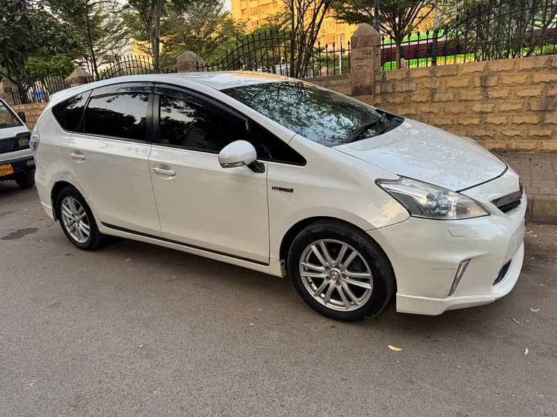 Toyota Prius Alpha 2012 8