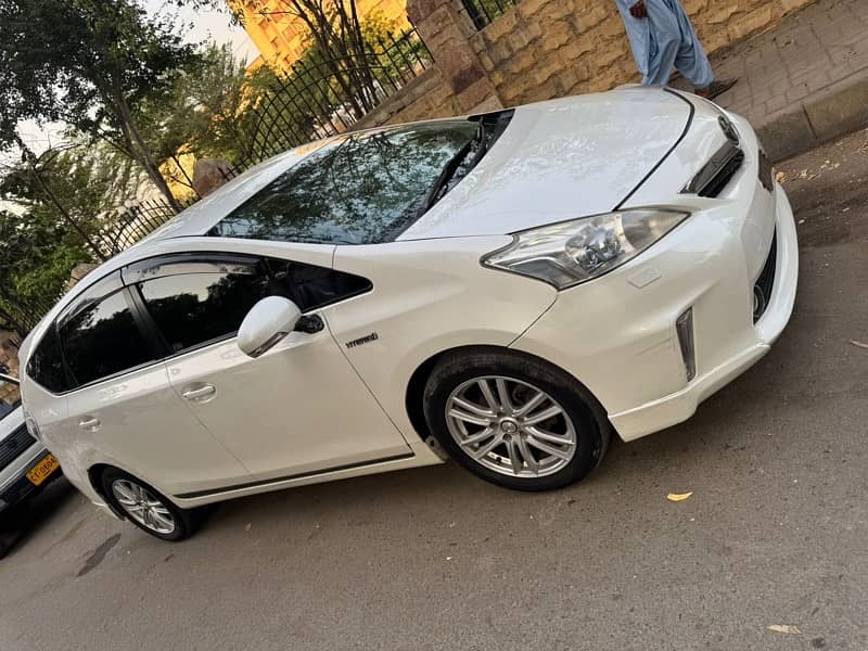 Toyota Prius Alpha 2012 18