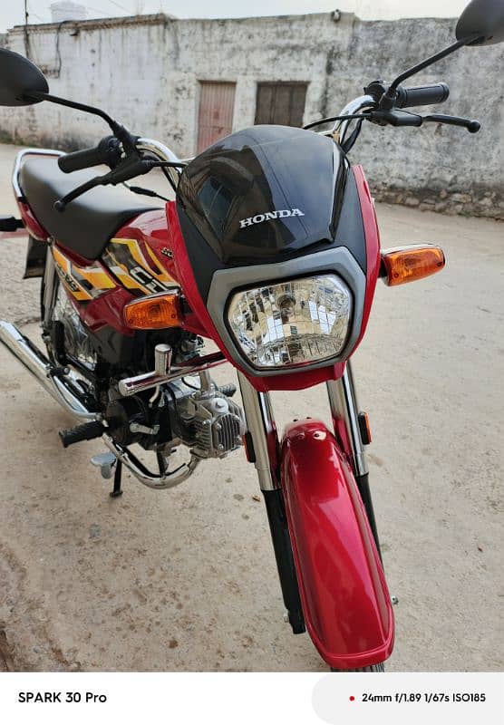 Honda CD 70 dream 2025 4