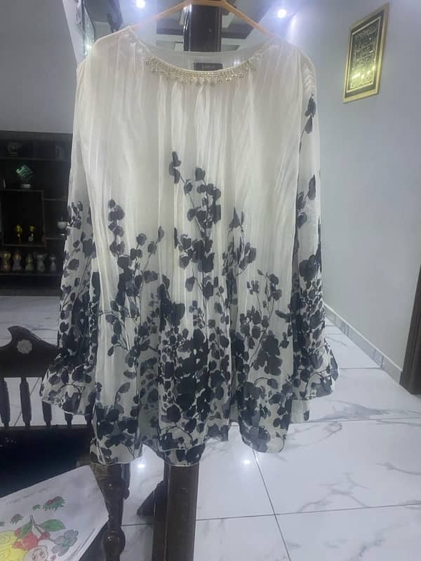 medium size 1000 rs each 5