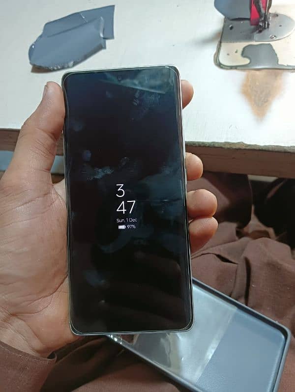 realme gt6 pakistani varient 16/512 1