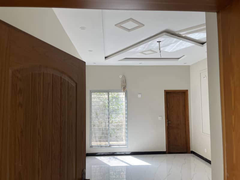 10 MARLA BRAND NEW DOUBLE STOREY HOUSE FOR SALE IN NAWAB TOWN AT PRIME AND HOT LOCATION 21