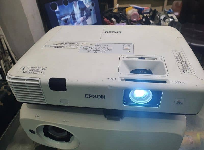 Projectors used available lililil 2