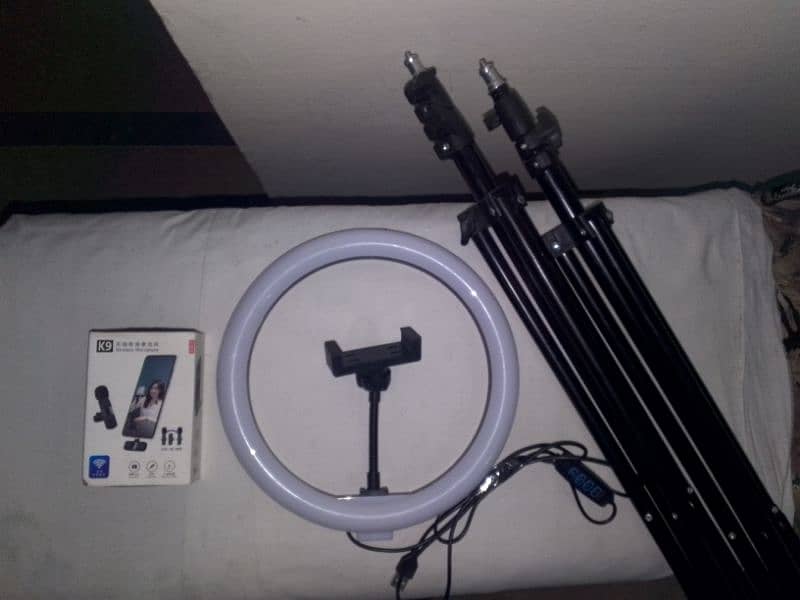 2 tripods with ring light n micrphone 0