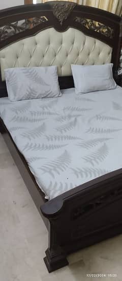 Beautiful Bed set with comfort you might be looking for!