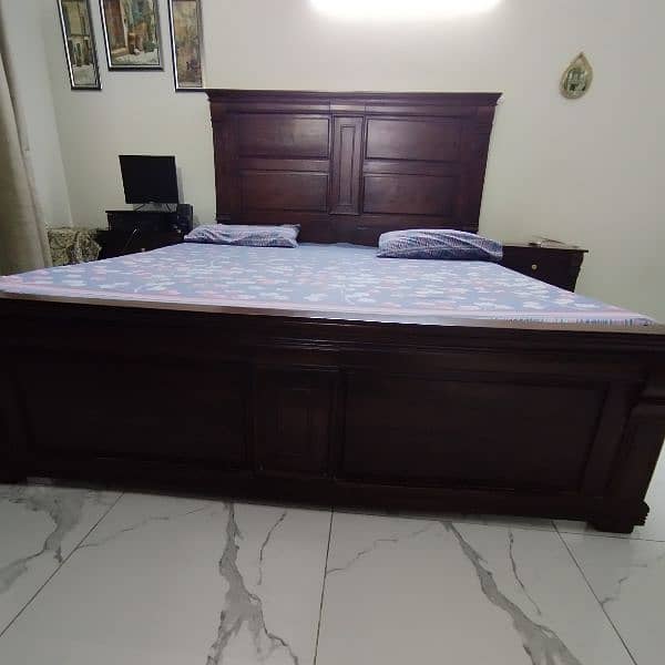 Wooden bed with side tables 4