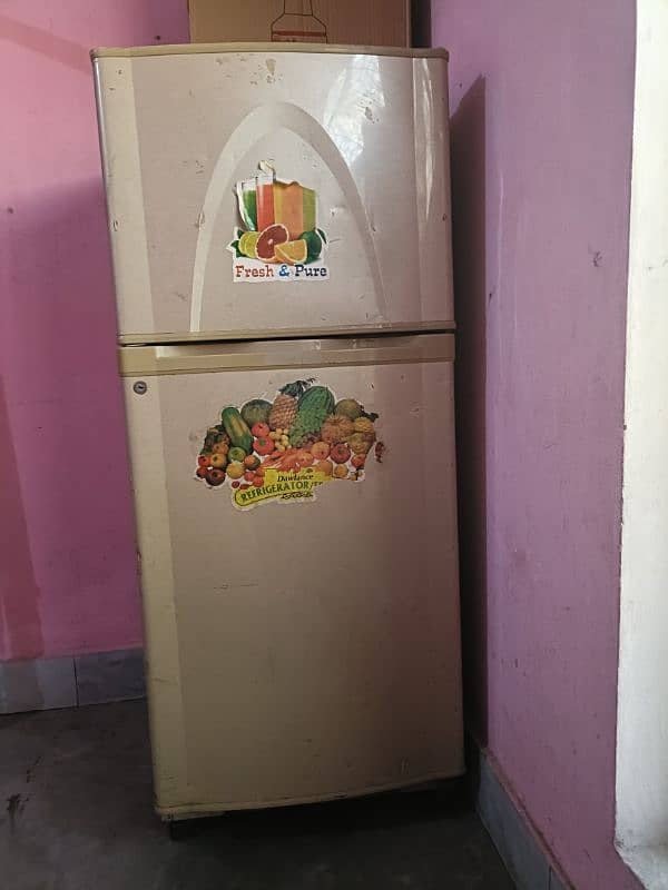 selling fridge 0