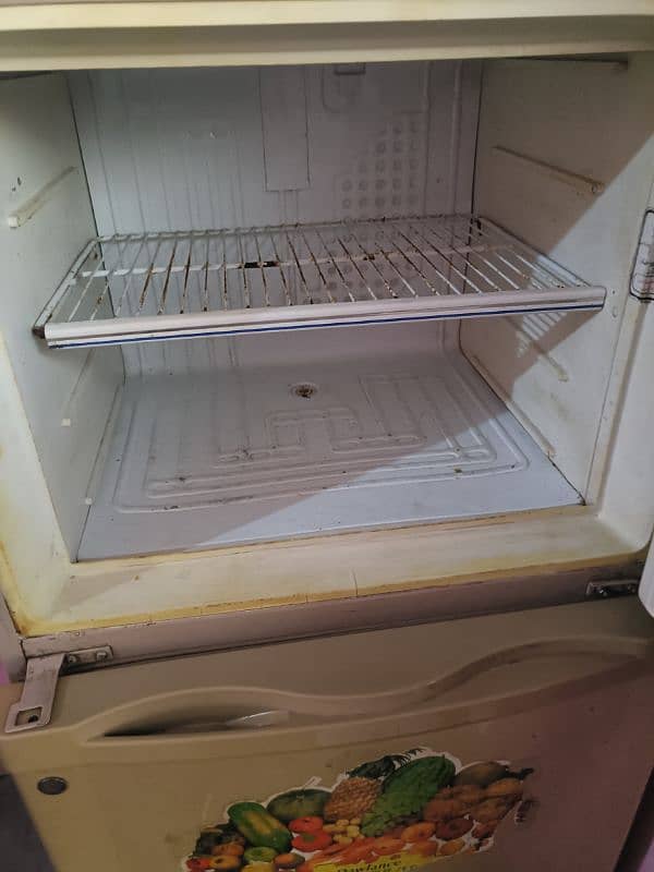 selling fridge 1