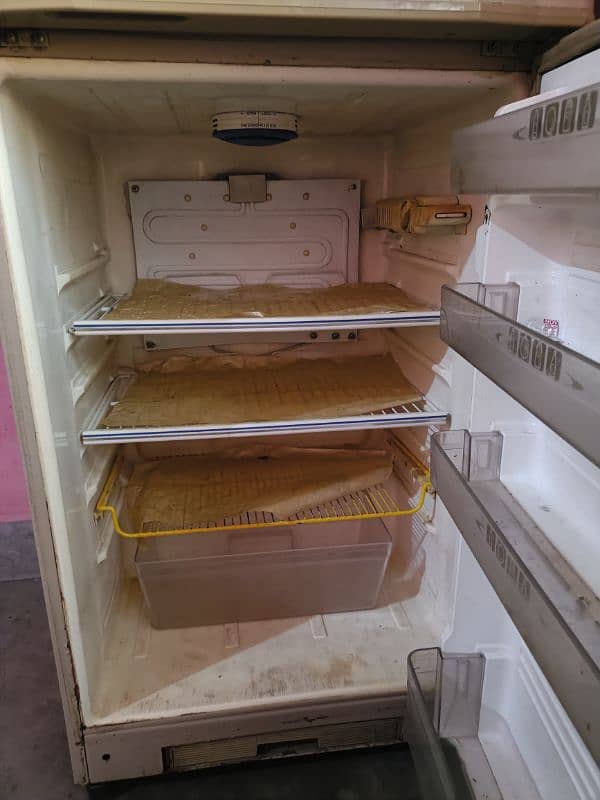 selling fridge 2