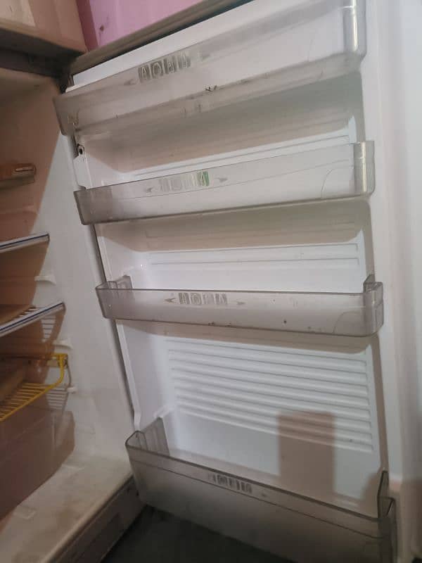 selling fridge 3