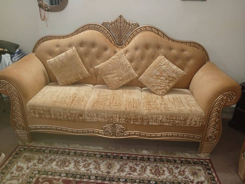 taj sofa , 6 seater , golden lush color , posish, luxury quality. 0