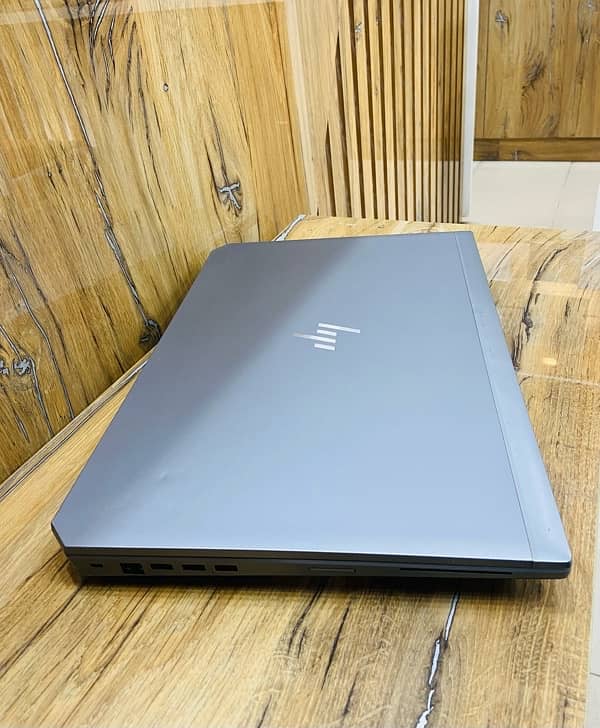 Hp Zbook 17 G5 i7-8th  16Gb Ram 512Gb SSD 4Gb Nvidia Quadro P2000 3