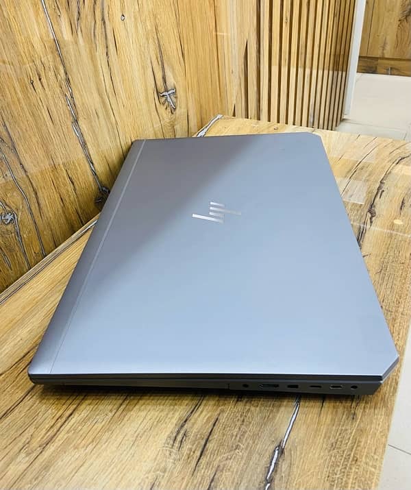 Hp Zbook 17 G5 i7-8th  16Gb Ram 512Gb SSD 4Gb Nvidia Quadro P2000 4