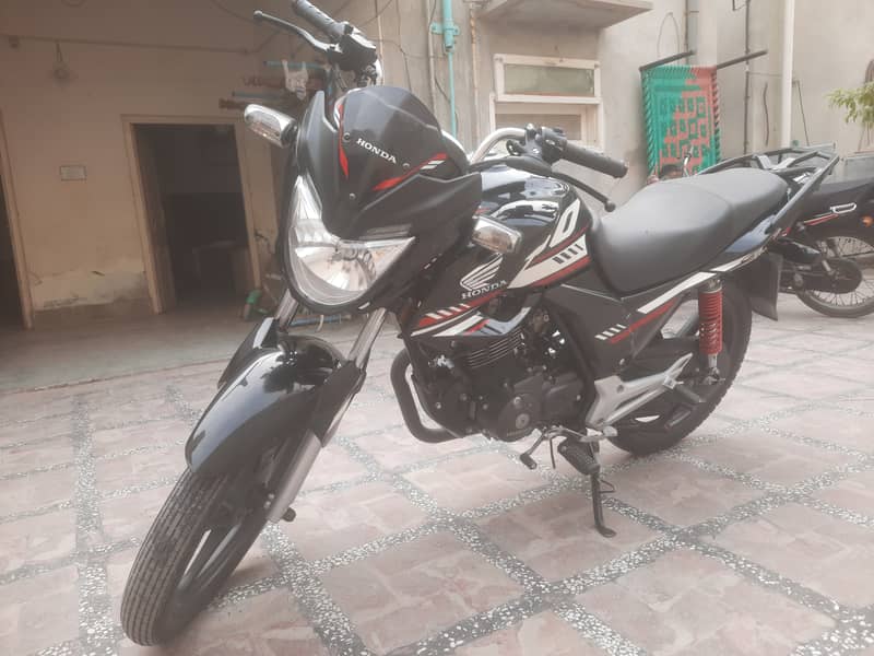 Honda CB150F 2024 4