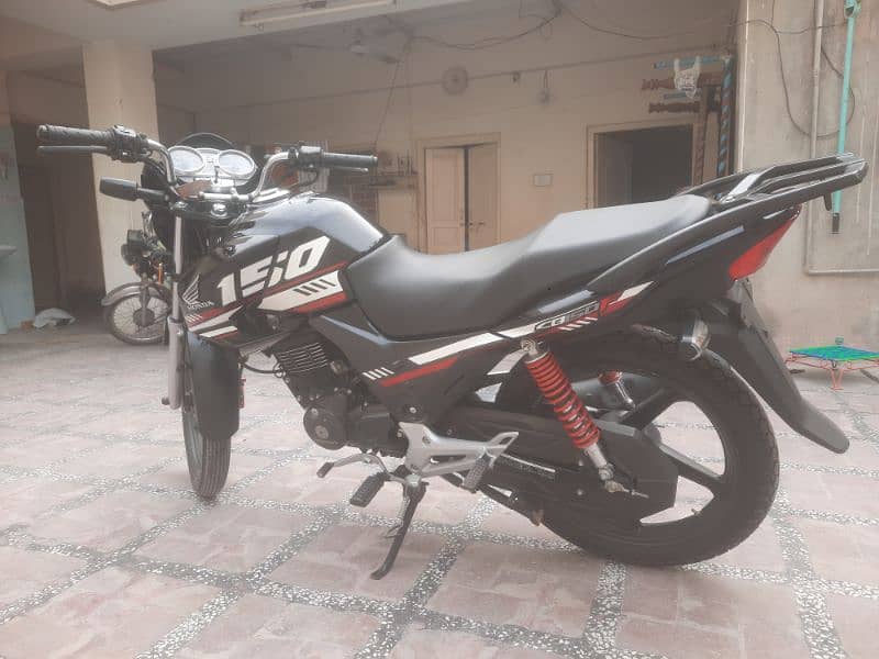 Honda CB150F 2024 5