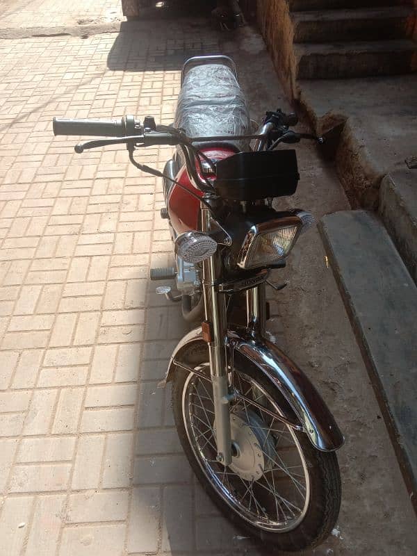 Honda 125 2024 modal condition 10 by 10 first owner Karachi number 5