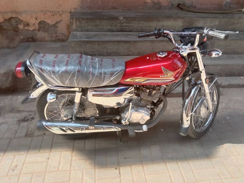 Honda 125 2024 modal condition 10 by 10 first owner Karachi number 7