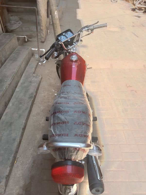 Honda 125 2024 modal condition 10 by 10 first owner Karachi number 8