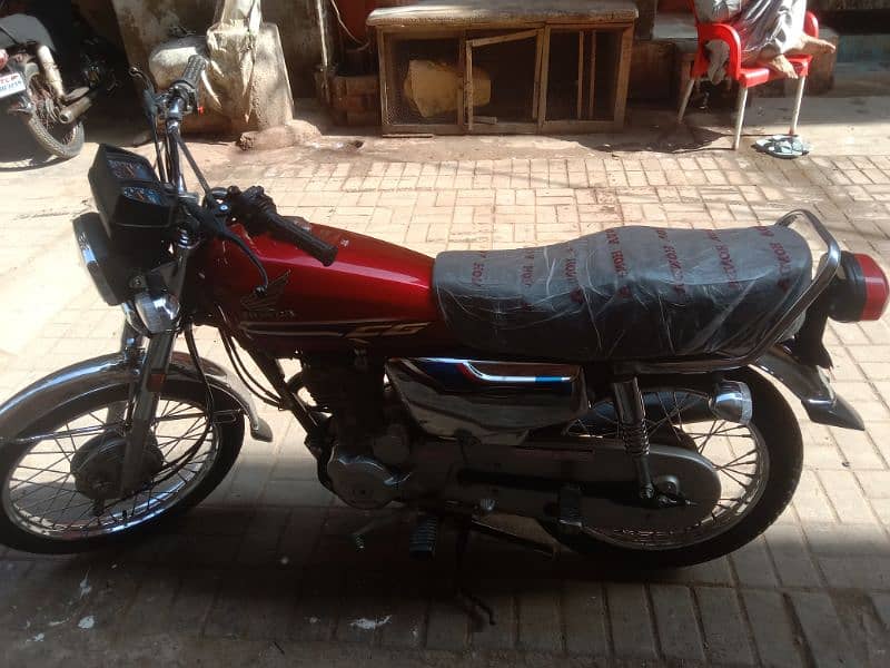 Honda 125 2024 modal condition 10 by 10 first owner Karachi number 9