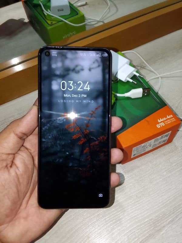 Infinix hot 10 4/64 2