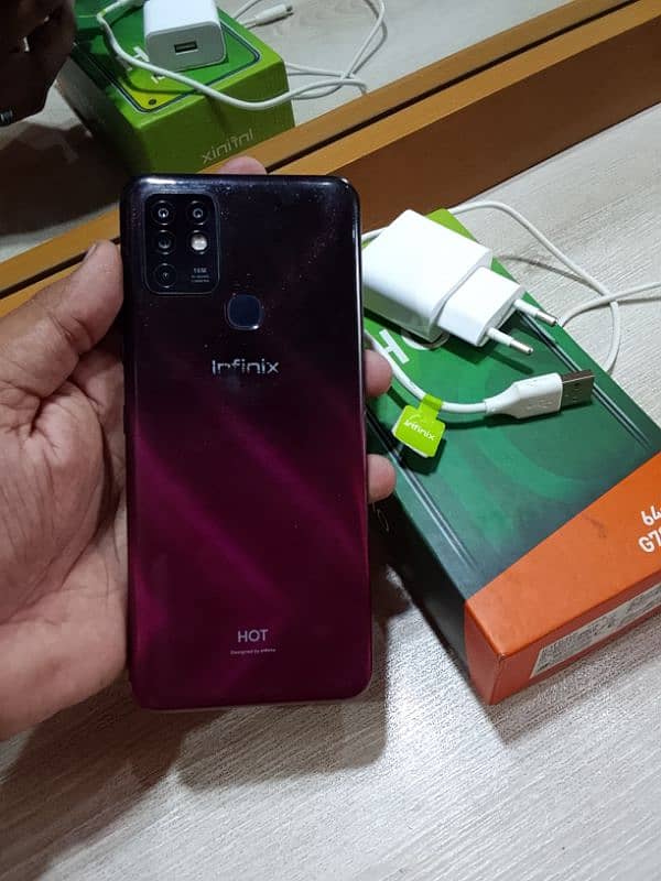 Infinix hot 10 4/64 8