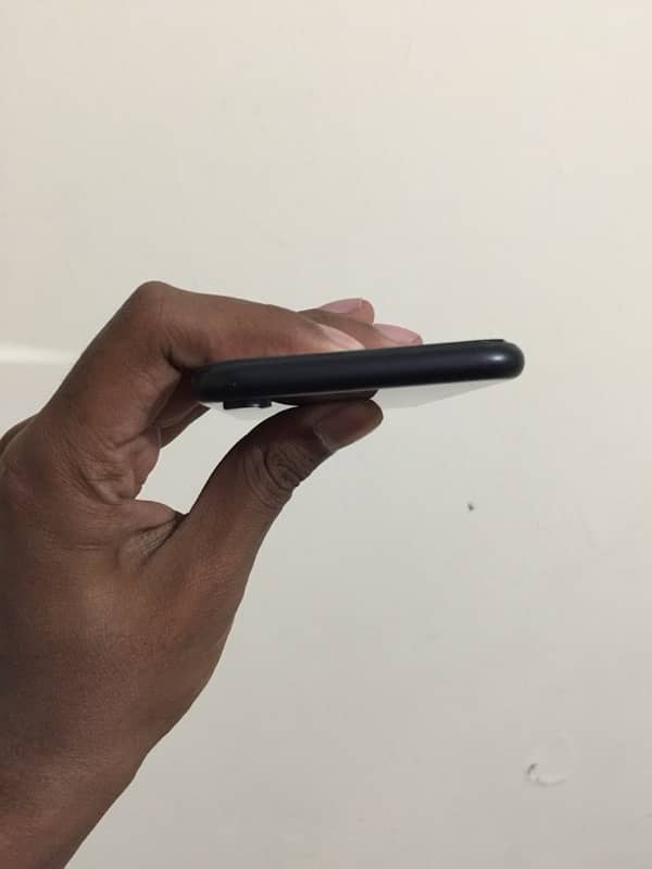 IPhone XR 128Gb NoN PTA Jv 4