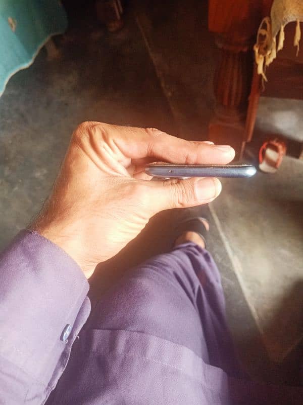 oppo F17 pro RAM8+128. box charger sath hai 3