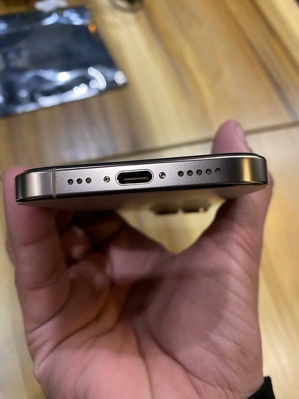 iphone 16 pro Desert titanium 5