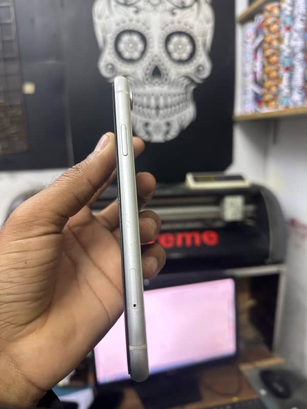 IPhone XR for sale 3