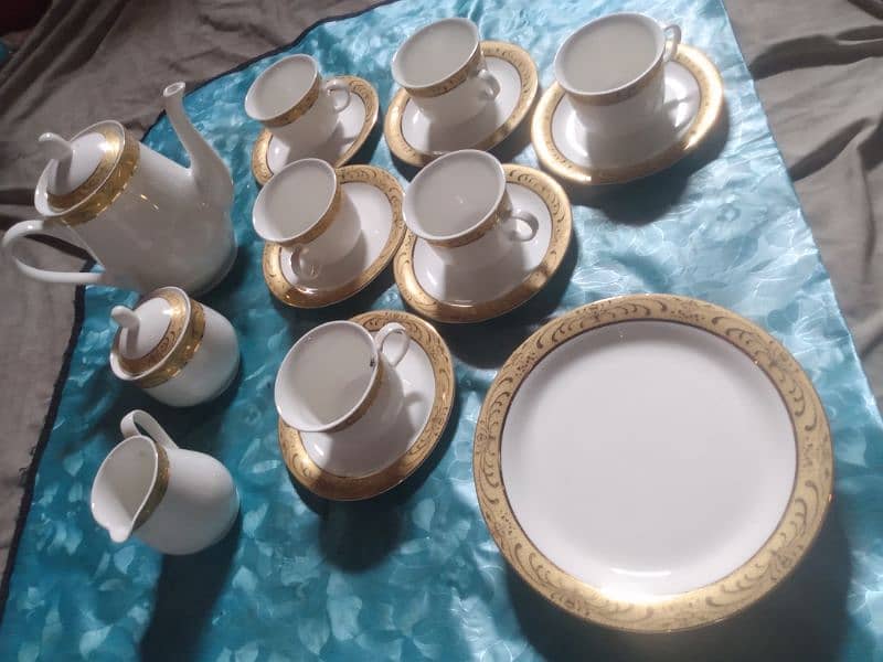 Queen's 24k Gold Plated Dinner Set - 21 pcs 4