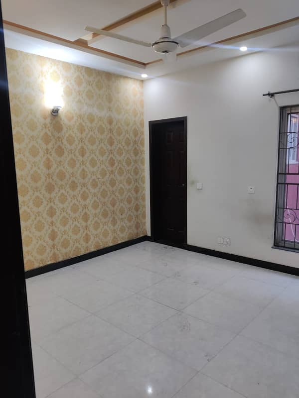 5 MARLA BEAUTIFUL HOUSE AVAILABLE FOR RENT IN TARIQ GARDENS 10