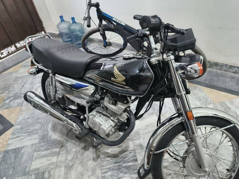 Honda cg 125 SE 2024 self start golden number 5 gears 0