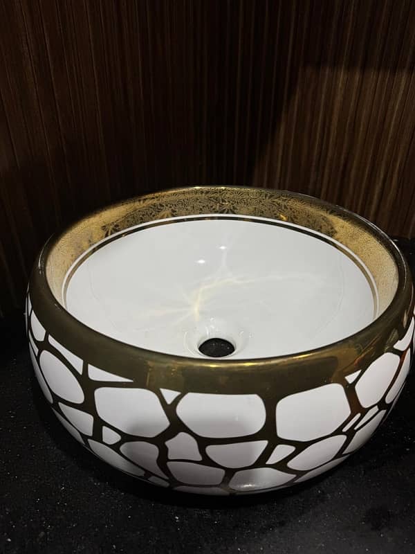 texture gold ceramic washbasin 3