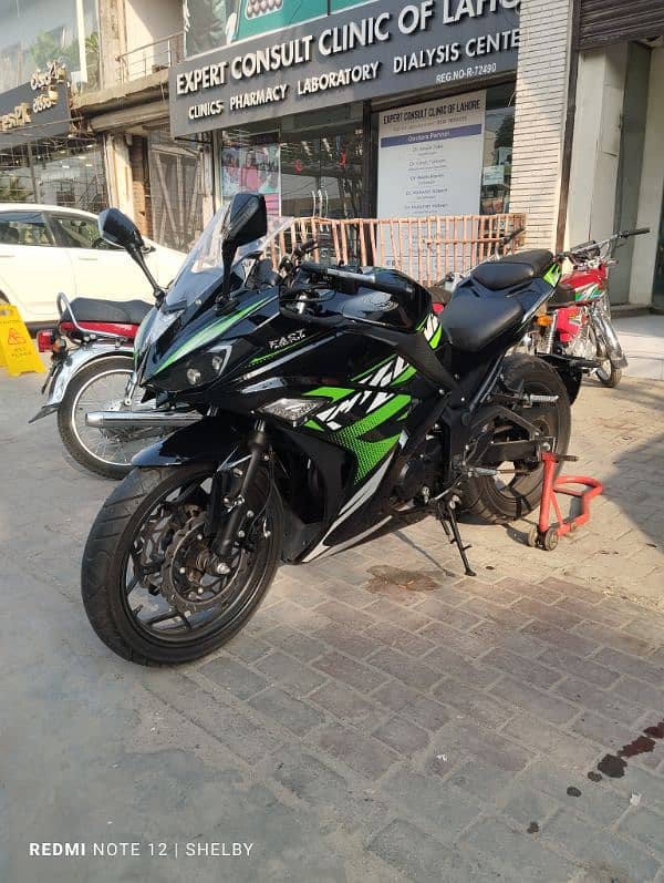 Yamaha R3 replica V6 1