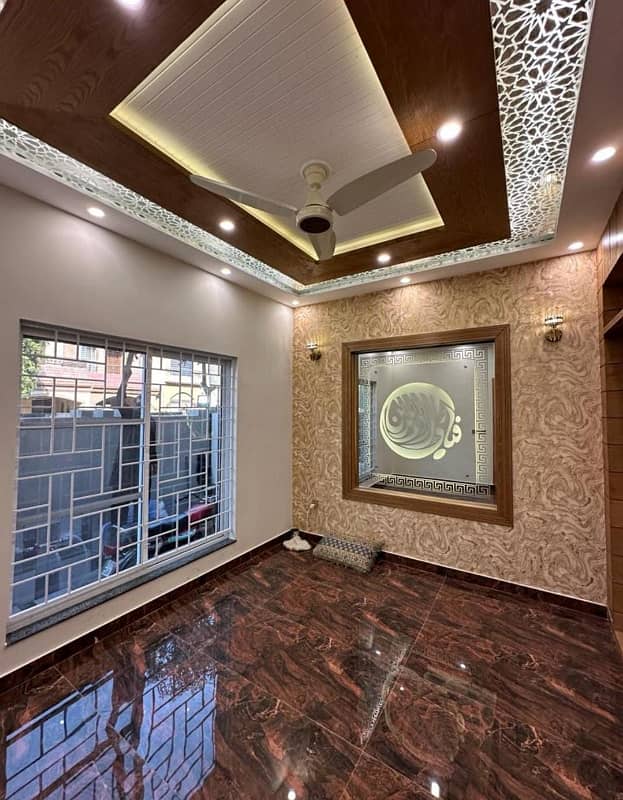 we are offering a 5 marla upper portion available for rent in bb block bahria town Lahore 1